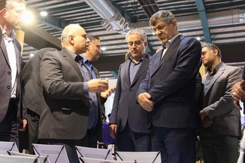  غرفه شرکت شهرکهای صنعتی میزبان استاندار یزد در اولین شب از برگزاری نمایشگاه فناوری و فن بازار 