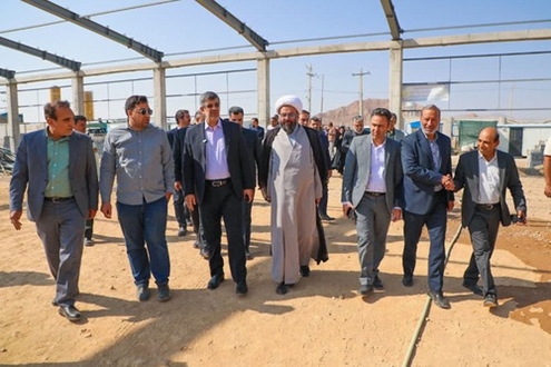 پیگیری ایجاد مدرن‌تـرین خط تولید پاکت پلیمری توسط استاندار یزد در شهرک صنعتی هرات