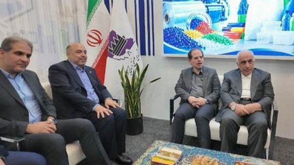 بازدید معاون وزیر صمت از پاویون خوشه نایلون و نایلکس یزد