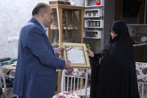 دیدار مدیرعامل شرکت شهرک‌های صنعتی استان یزد با خانواده شهدای هشت سال دفاع مقدس